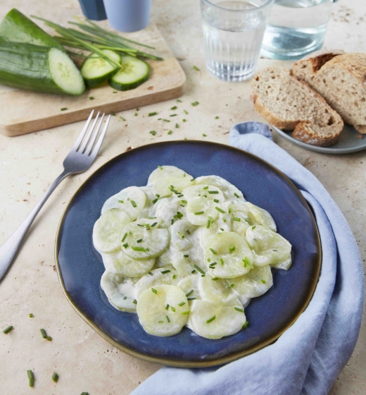 Salade de concombres épluchés 